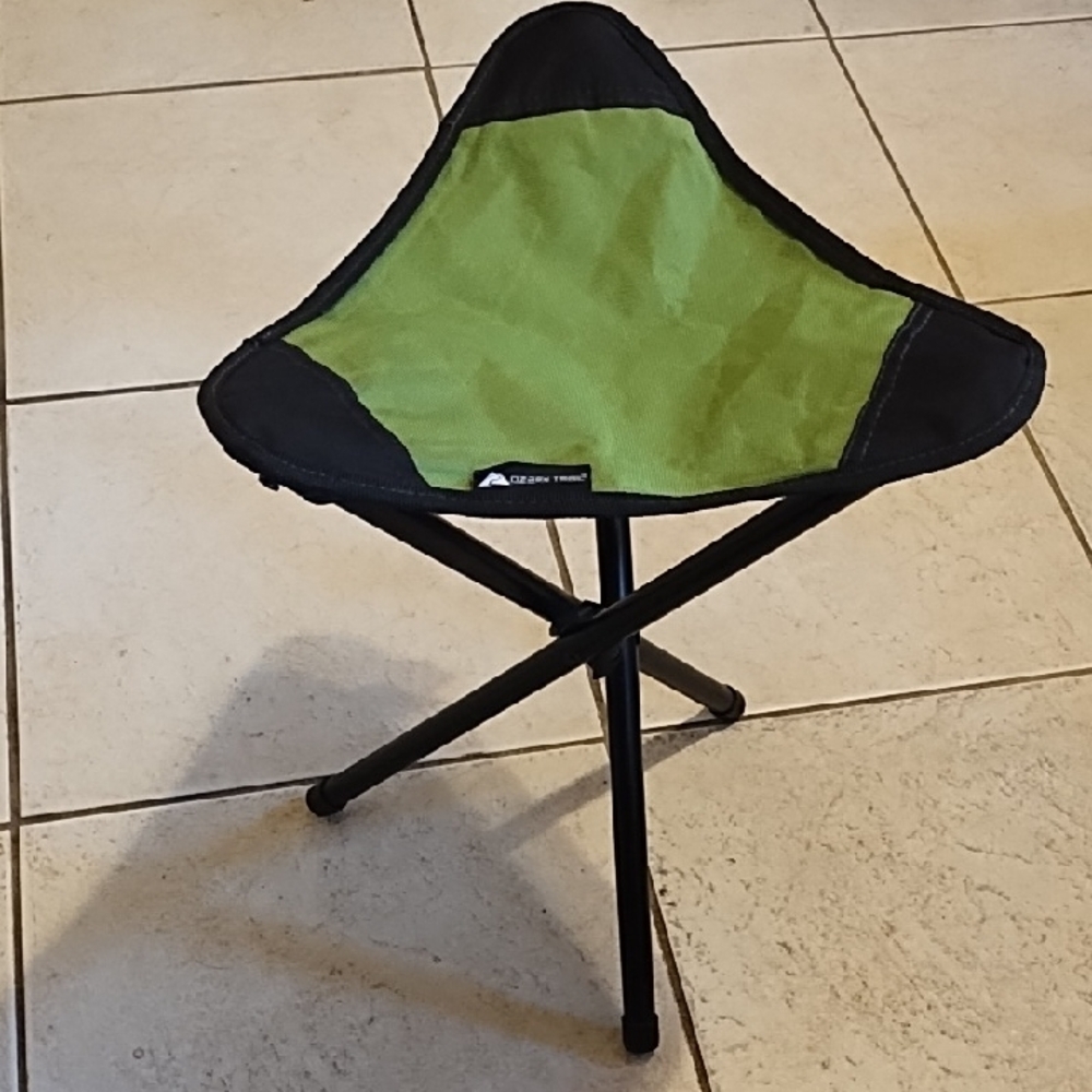 Green and Black 3 Leg Folding Stool - Picture 1 of 13